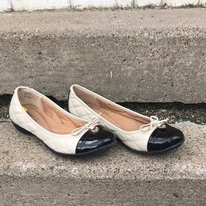 White Mountain Women’s Flats Size 9